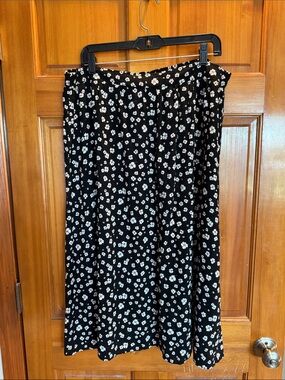 Nine West Black Midi Skirt with White Floral Print Size XL